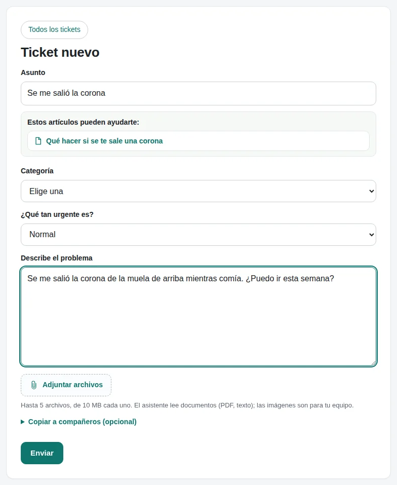 El portal de soporte: un ticket nuevo con el artículo de ayuda que sugiere mientras el cliente escribe.